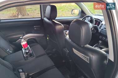 Внедорожник / Кроссовер Mitsubishi Outlander 2012 в 