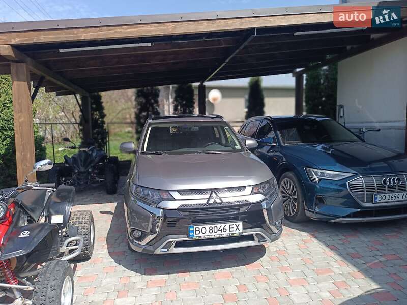 Позашляховик / Кросовер Mitsubishi Outlander 2018 в Тернополі