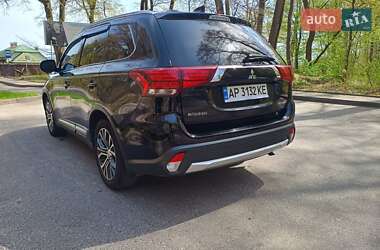 Внедорожник / Кроссовер Mitsubishi Outlander 2017 в 