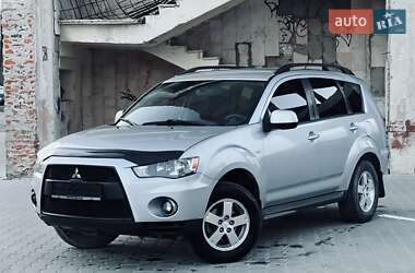 Внедорожник / Кроссовер Mitsubishi Outlander 2011 в 