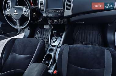 Внедорожник / Кроссовер Mitsubishi Outlander 2011 в 