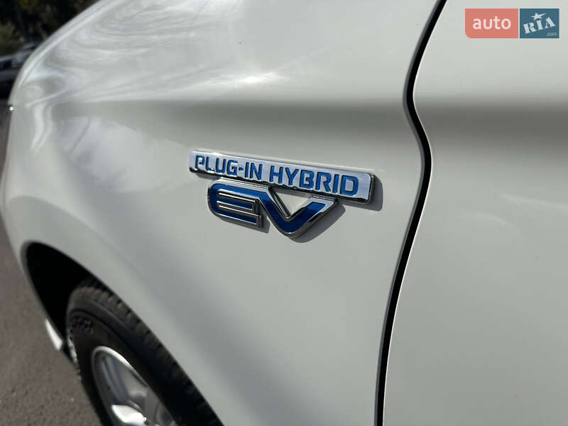 Внедорожник / Кроссовер Mitsubishi Outlander 2020 в Киеве