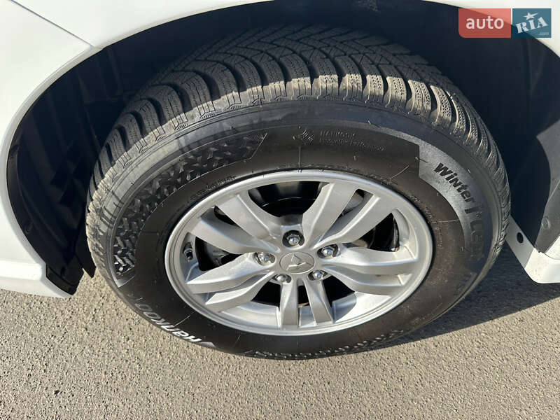 Внедорожник / Кроссовер Mitsubishi Outlander 2020 в Киеве