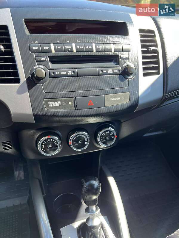 Внедорожник / Кроссовер Mitsubishi Outlander 2010 в Коломые