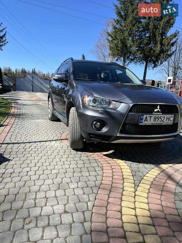 Внедорожник / Кроссовер Mitsubishi Outlander 2010 в Коломые