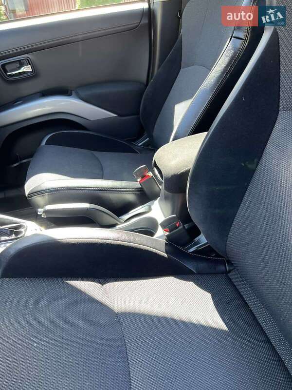 Внедорожник / Кроссовер Mitsubishi Outlander 2010 в Коломые