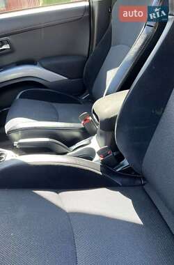 Внедорожник / Кроссовер Mitsubishi Outlander 2010 в 
