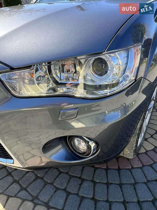 Внедорожник / Кроссовер Mitsubishi Outlander 2010 в Коломые