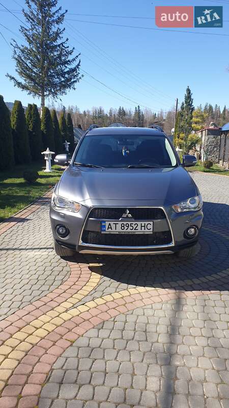 Внедорожник / Кроссовер Mitsubishi Outlander 2010 в Коломые