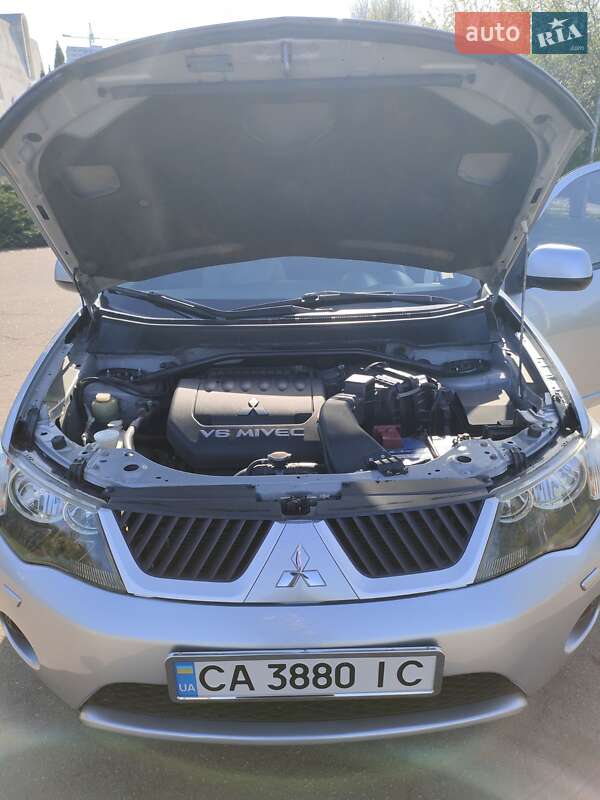 Внедорожник / Кроссовер Mitsubishi Outlander 2007 в Черкассах