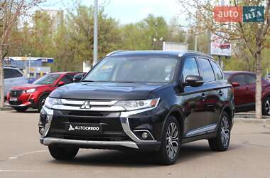 Позашляховик / Кросовер Mitsubishi Outlander 2017 в 