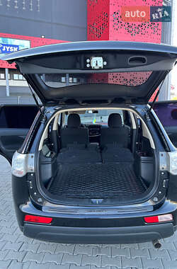 Внедорожник / Кроссовер Mitsubishi Outlander 2014 в 