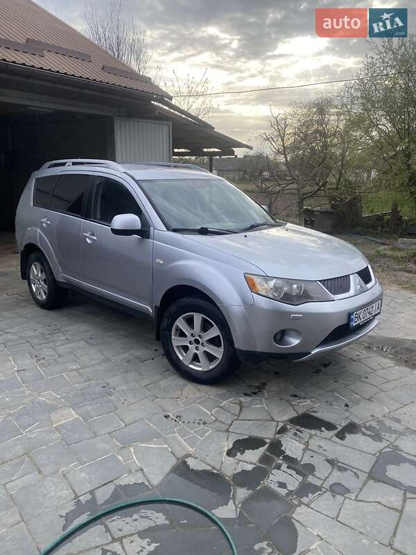 Внедорожник / Кроссовер Mitsubishi Outlander 2008 в Ровно