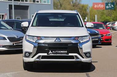 Внедорожник / Кроссовер Mitsubishi Outlander 2017 в 