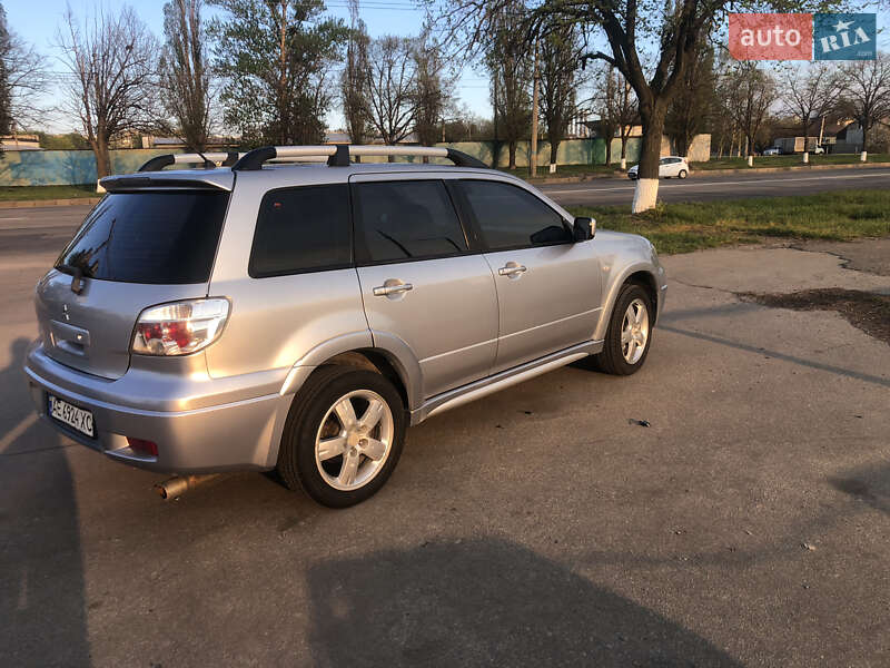 Внедорожник / Кроссовер Mitsubishi Outlander 2010 в Харькове