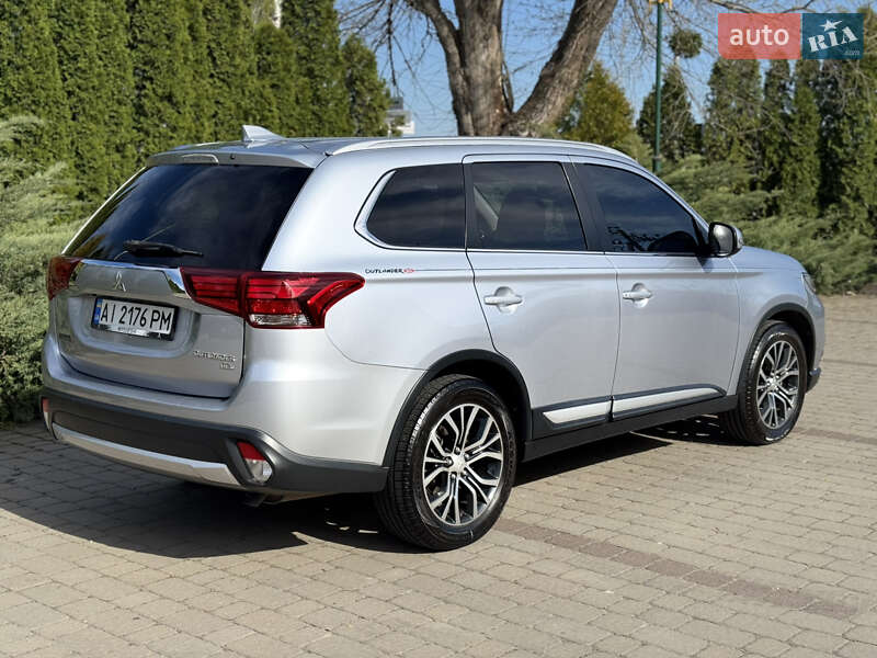 Внедорожник / Кроссовер Mitsubishi Outlander 2016 в Киеве