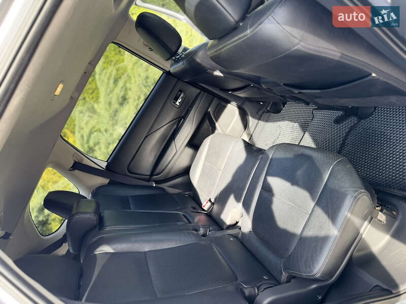Внедорожник / Кроссовер Mitsubishi Outlander 2016 в Киеве