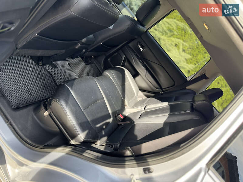 Внедорожник / Кроссовер Mitsubishi Outlander 2016 в Киеве