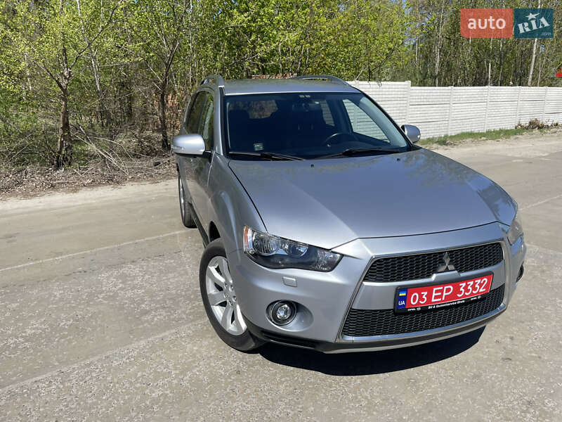 Позашляховик / Кросовер Mitsubishi Outlander 2010 в 