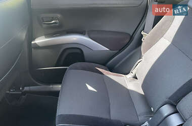 Позашляховик / Кросовер Mitsubishi Outlander 2010 в 