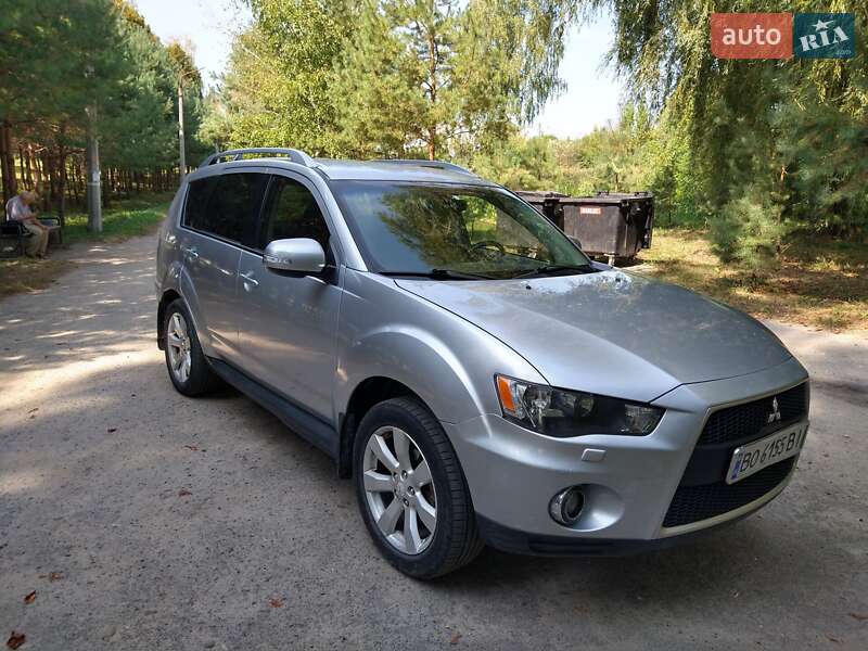 Внедорожник / Кроссовер Mitsubishi Outlander 2010 в Золочеве