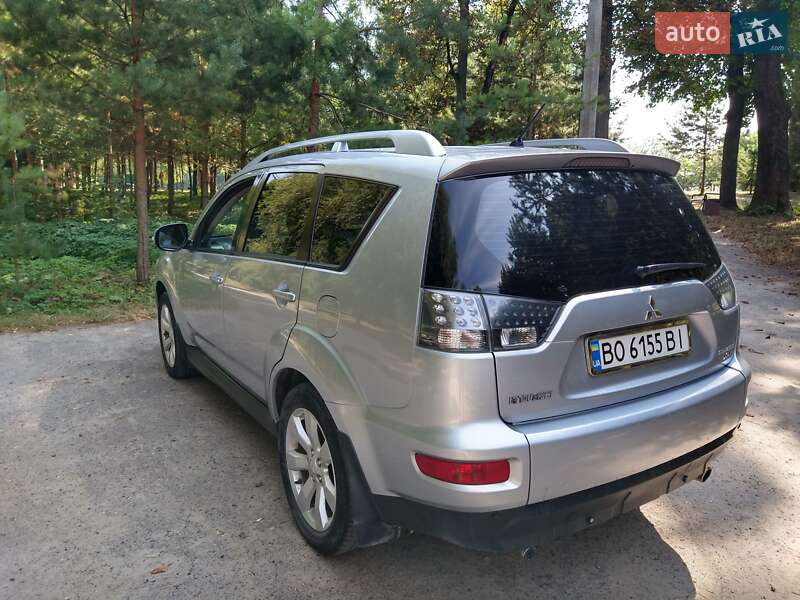 Внедорожник / Кроссовер Mitsubishi Outlander 2010 в Золочеве