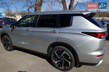 Внедорожник / Кроссовер Mitsubishi Outlander 2021 в 