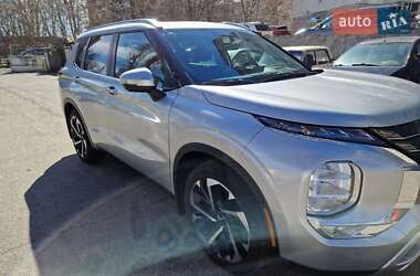 Внедорожник / Кроссовер Mitsubishi Outlander 2021 в 