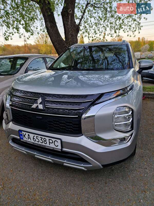 Внедорожник / Кроссовер Mitsubishi Outlander 2021 в 
