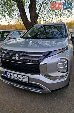 Внедорожник / Кроссовер Mitsubishi Outlander 2021 в 