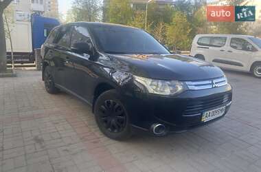 Внедорожник / Кроссовер Mitsubishi Outlander 2015 в 