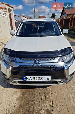 Позашляховик / Кросовер Mitsubishi Outlander 2019 в 