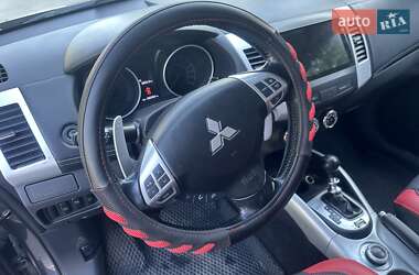 Внедорожник / Кроссовер Mitsubishi Outlander 2010 в 
