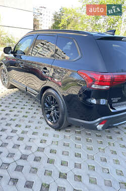 Внедорожник / Кроссовер Mitsubishi Outlander 2018 в 