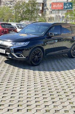 Внедорожник / Кроссовер Mitsubishi Outlander 2018 в 