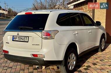 Внедорожник / Кроссовер Mitsubishi Outlander 2012 в 