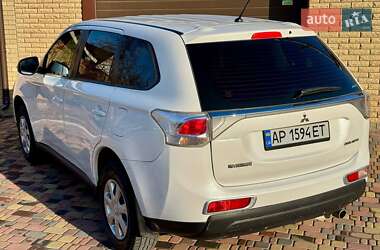Внедорожник / Кроссовер Mitsubishi Outlander 2012 в 