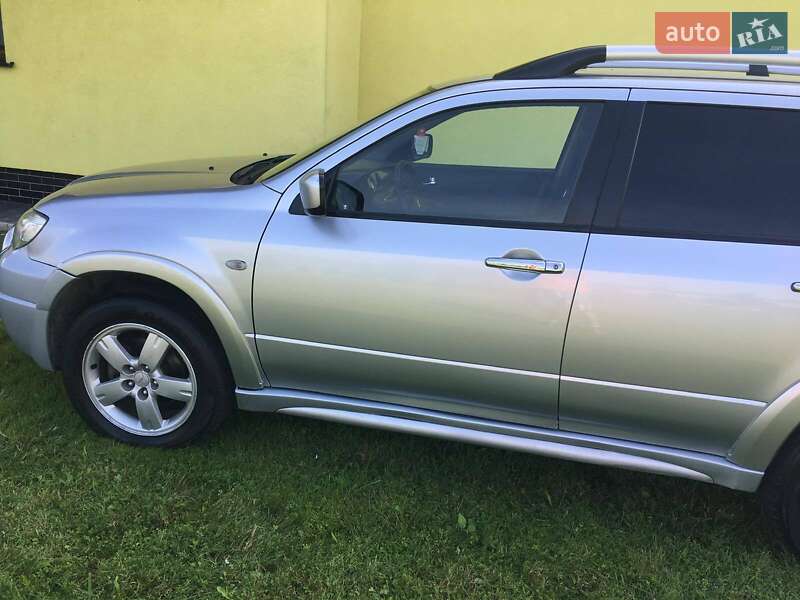 Позашляховик / Кросовер Mitsubishi Outlander 2006 в Старому Самборі