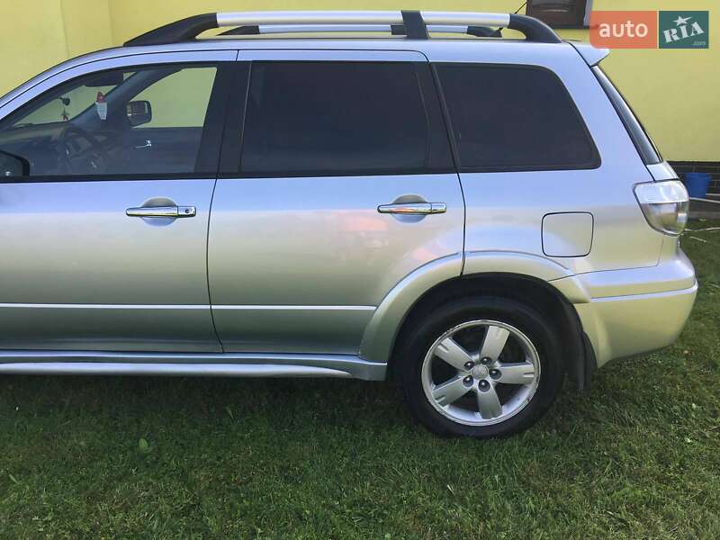 Позашляховик / Кросовер Mitsubishi Outlander 2006 в Старому Самборі