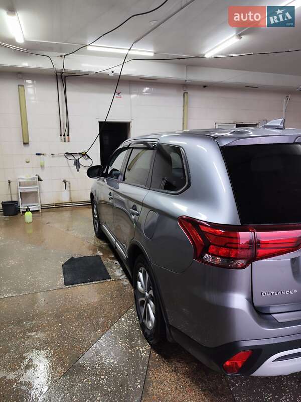 Позашляховик / Кросовер Mitsubishi Outlander 2021 в Кропивницькому