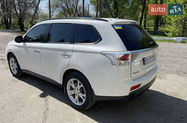 Внедорожник / Кроссовер Mitsubishi Outlander 2013 в 