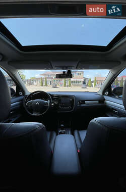 Внедорожник / Кроссовер Mitsubishi Outlander 2013 в 