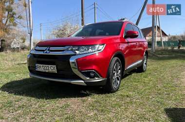 Внедорожник / Кроссовер Mitsubishi Outlander 2016 в Житомире