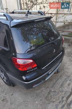 Внедорожник / Кроссовер Mitsubishi Outlander 2005 в 