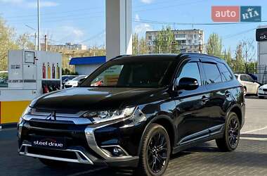 Внедорожник / Кроссовер Mitsubishi Outlander 2018 в Николаеве