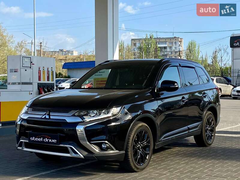 Внедорожник / Кроссовер Mitsubishi Outlander 2018 в 
