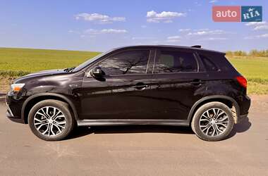 Внедорожник / Кроссовер Mitsubishi Outlander 2017 в 