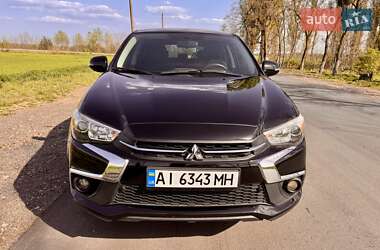 Внедорожник / Кроссовер Mitsubishi Outlander 2017 в 
