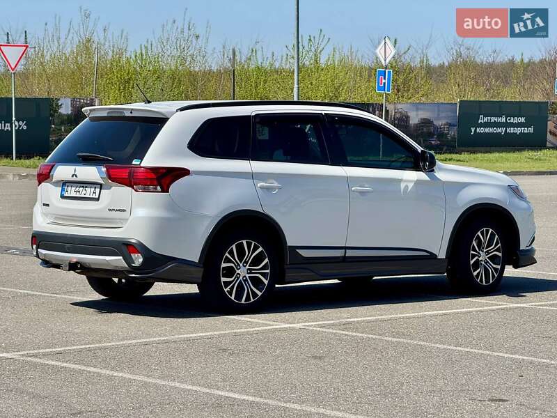 Внедорожник / Кроссовер Mitsubishi Outlander 2015 в Киеве