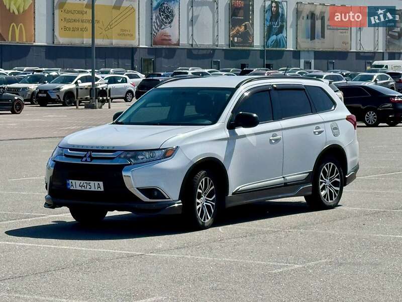 Внедорожник / Кроссовер Mitsubishi Outlander 2015 в Киеве